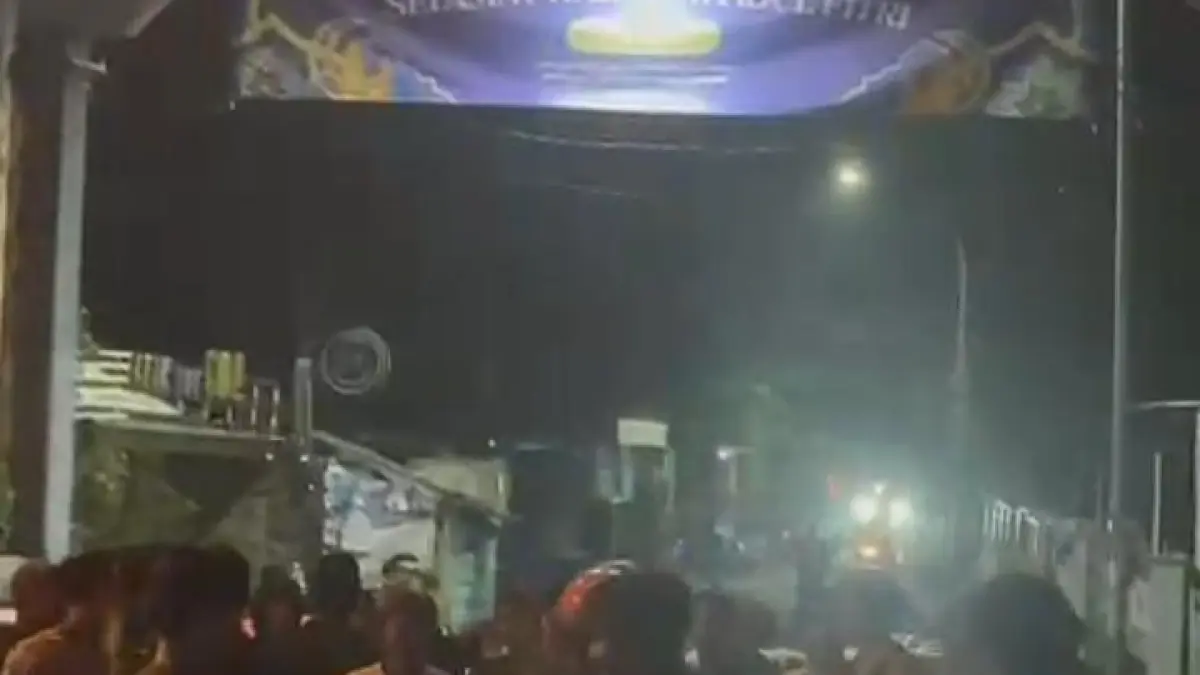 Bentrokan antar kelompok pemuda dari dua desa terjadi pada malam Hari Raya Idul Fitri 1447 Hijriah di Kecamatan Dukun, Kabupaten Gresik
