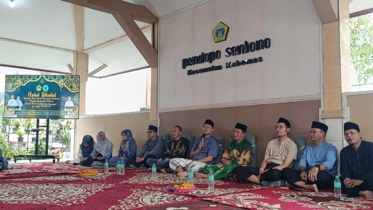 Sinergi : Para pemangku kepentingan di Kecamatan Kebomas Gresik, halalbihalal. (Fajar/Radar Gresik) 