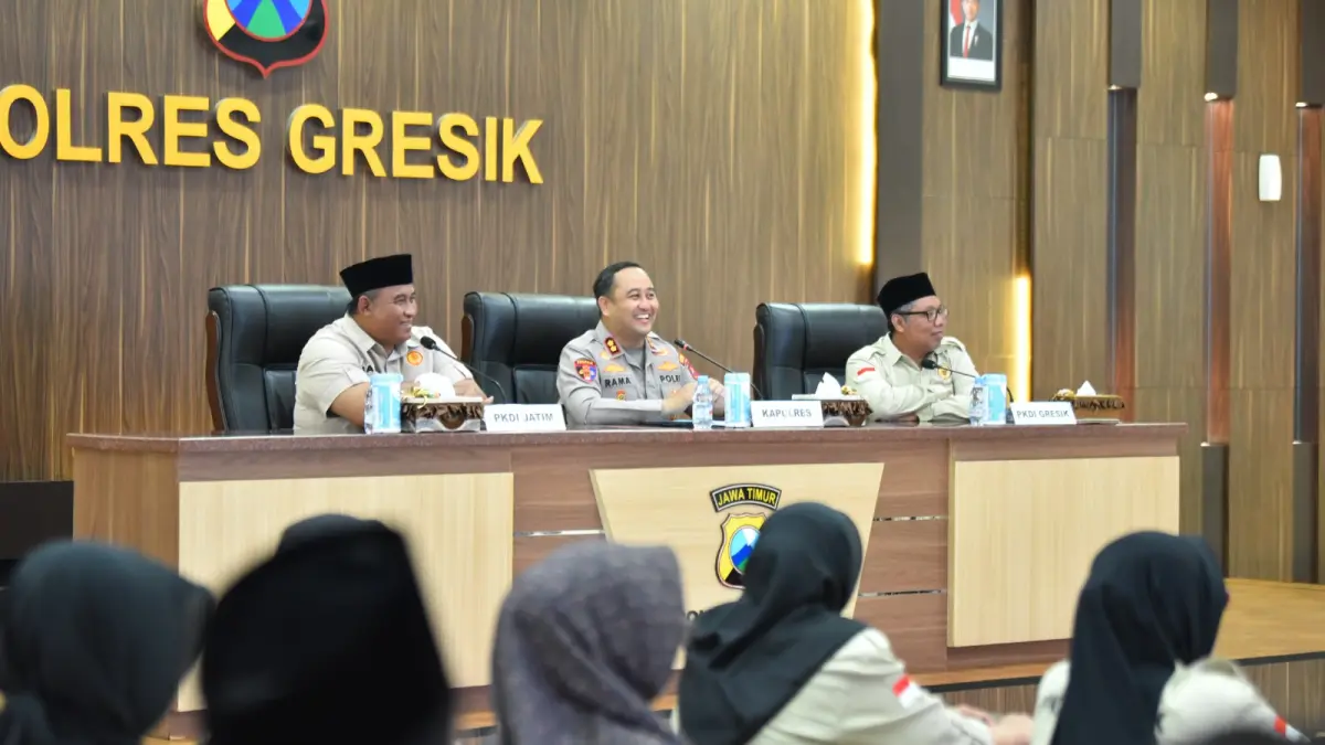 Sinergitas: Kapolres Gresik AKBP Ramadhan Nasution saat bertemu kepala desa se kabupaten Gresik mengajak bersinergi memperkuat Kamtibmas hingga Desa. (Yudhi/Radar Gresik) 