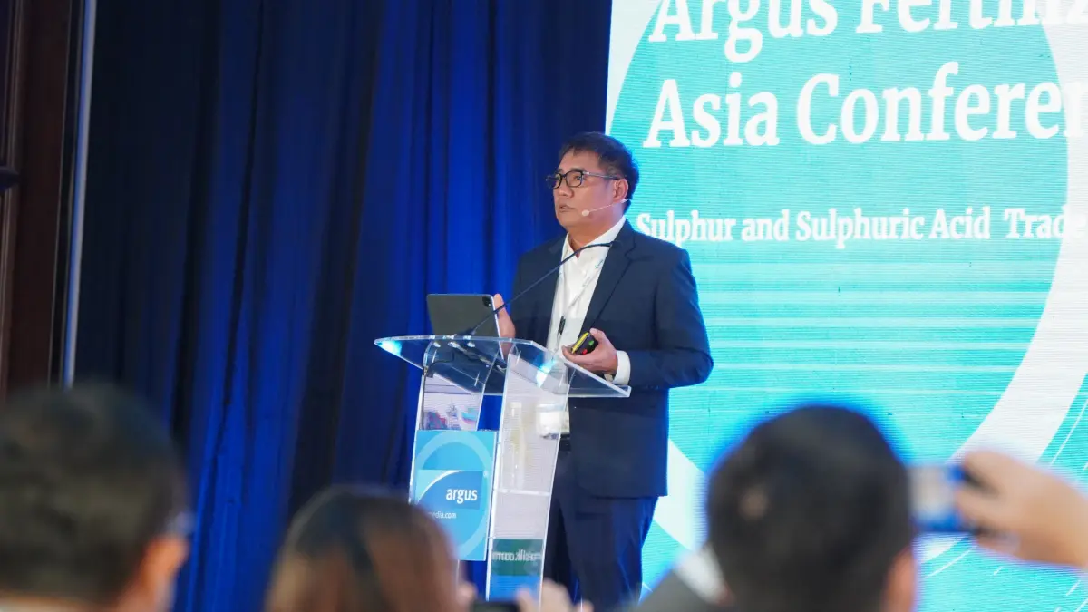 Siaga : Direktur Utama PT Petrokimia Gresik, Daconi Khotob menyampaikan paparan dalam momentum Argus Fertilizer Asia Confrence di Bali.