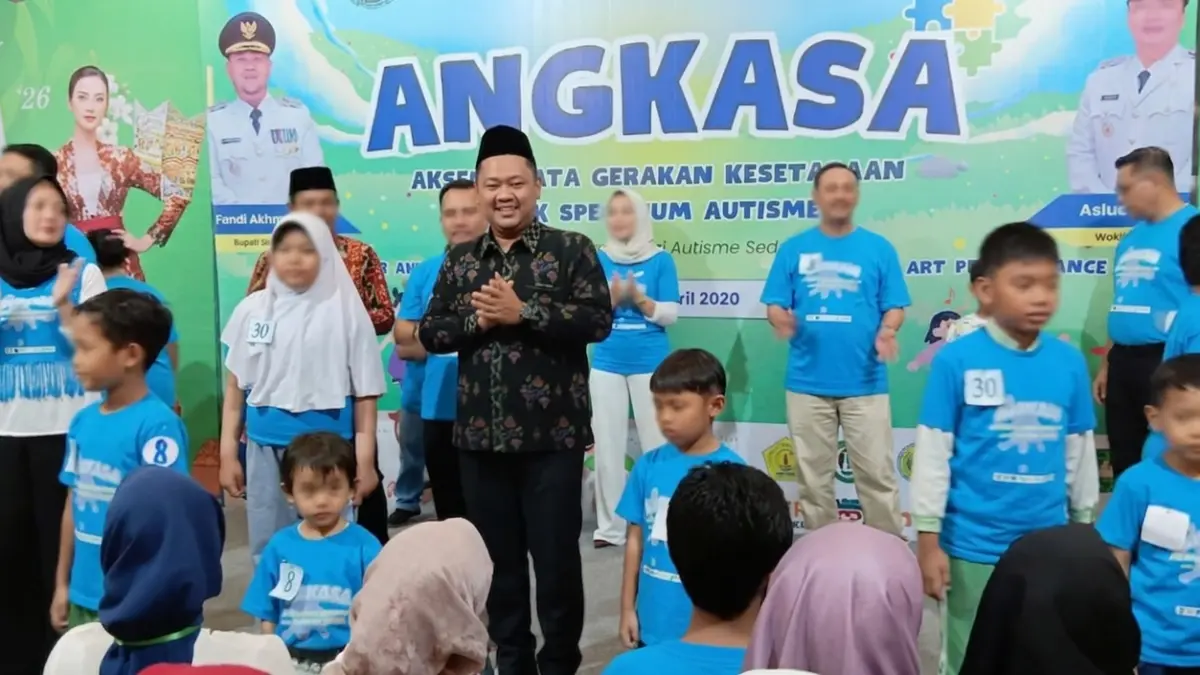 Gus Yani menekankan pemberian fasilitas layanan terbaik bagi anak-anak istimewa melalui parade dan keceriaan bersama.