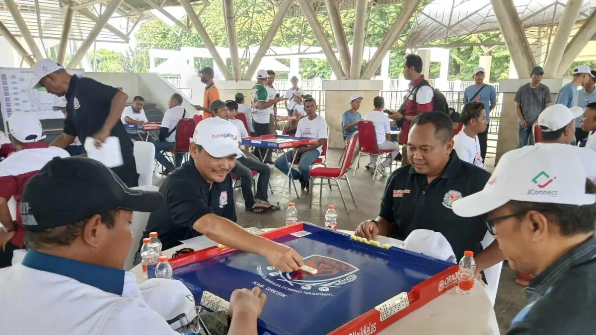 Beelaga : Para pemain saat bertanding di gedung WEP Gresik. (Fajar/Radar Gresik) 