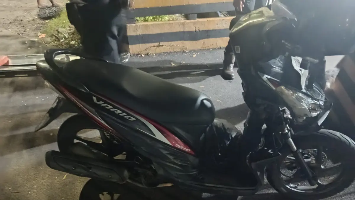 Miris : Kondisi kendaraan yang terlibat kecelakaan di Jalan Raya depan PT Dayasa, Desa Driyorejo. (Yudhi/Radar Gresik) 