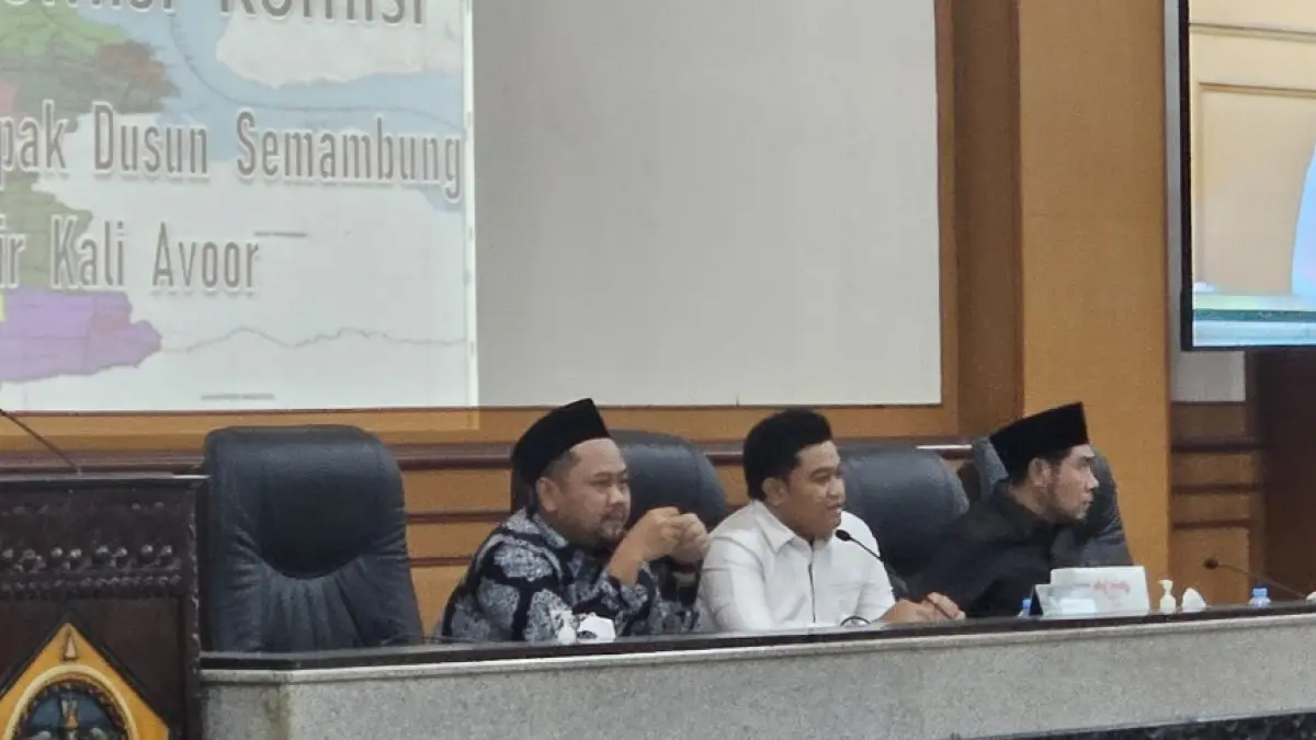 Bupati Gresik, Fandi Akhmad Yani memenuhi undangan audiensi yang digelar DPRD Gresik.