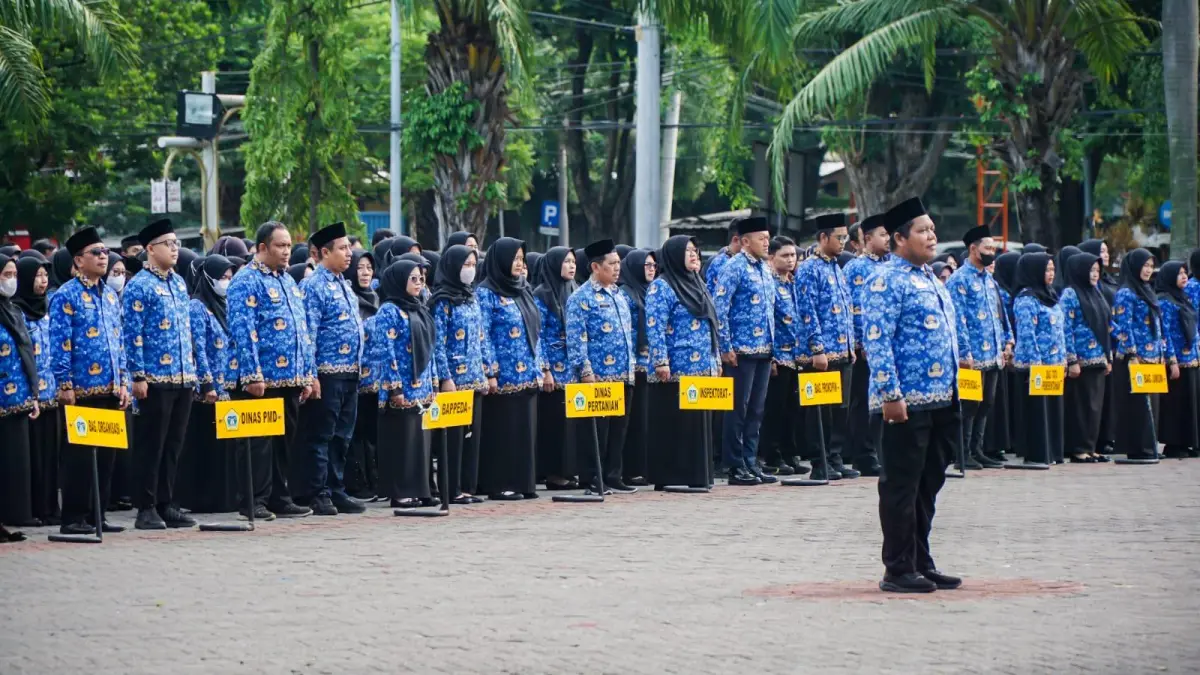 Pegawai : Para pegawai Pemerintah Kabupaten (Pemkab) Gresik saat apel bersama. (Dok/Radar Gresik) 