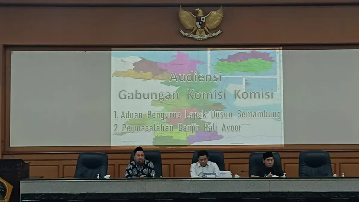 Rapat : DPRD Bersama Pemerintah Kabupaten Gresik menggelar rapat pasca penertiban bangunan liar di Driyorejo Gresik. (Fajar/Radar Gresik) 