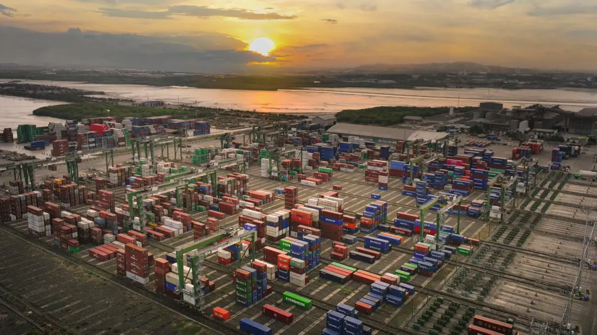 Positif : Kinerja PT Terminal Teluk Lamong tumbuh 4,5 persen di awal tahun. (Ist/Radar Gresik) 