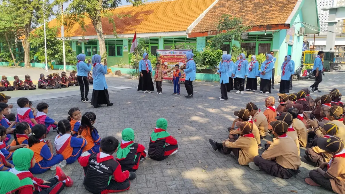 Berlomba : Puluhan Siswa TK dan SD ikuti Pesta Siaga Kreatif di SDN 15 Gresik. (Riri/Radar Gresik) 