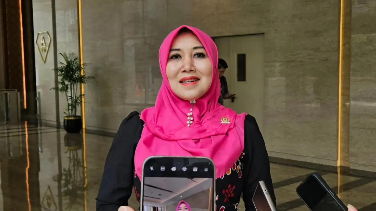 DIGITALISASI BUDAYA : Lia Istifhama dorong digitalisasi naskah kuno dan pelestarian budaya daerah sebagai fondasi ketahanan nasional dalam rapat bersama Kemendikbud. (IST/RADAR GRESIK)