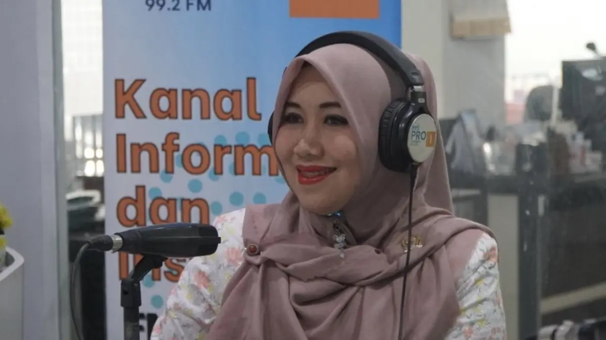 LINDUNGI GENERASI MUDA : Anggota DPD RI Lia Istifhama (Ning Lia) mengapresiasi langkah Dinas Pendidikan Jatim yang segera menerbitkan edaran terkait pembatasan medsos bagi anak di bawah 16 tahun. (IST/ RADAR GRESIK)