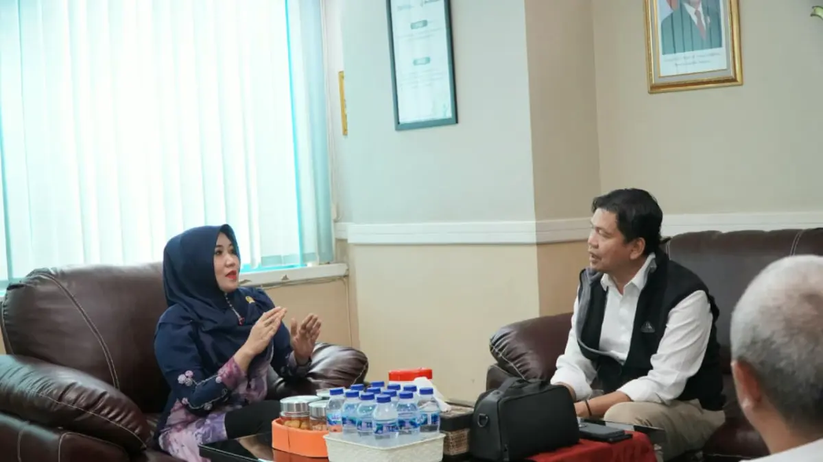 LINDUNGI PETANI : DPD RI Lia Istifhama dorong pengaturan waktu impor gula agar tidak berbenturan dengan masa panen tebu nasional. (IST/ RADAR GRESIK)