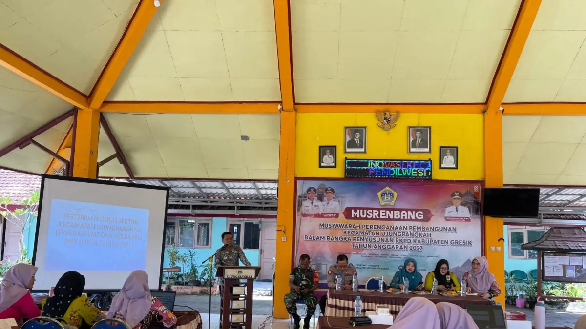Sinergi : Lintas sektor Ujungpangkah Gresik menggelar evaluasi program PMT pemulihan berbahan pangan lokal. (Fajar/Radar Gresik) 