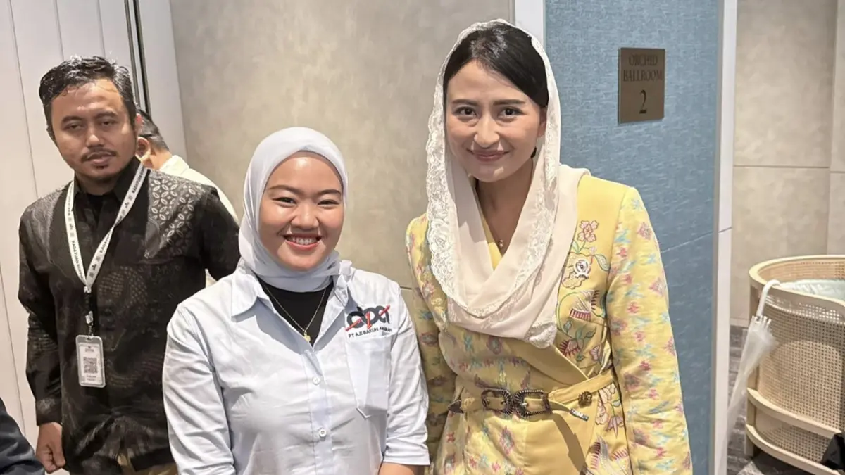 Hebat : Imanda Ratining Putri bersama Wakil Menteri Perdagangan, Dyah Roro Esti Widya Putri, saat menghadiri Indonesia-Japan Trade & Economic Policies Forum di Osaka, Jepang. (Dok/Radar Gresik) 