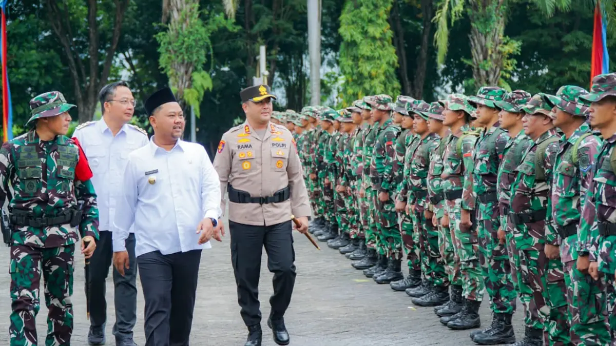Bupati Gresik resmi membuka TMMD ke-128 di Desa Slempit, Kedamean. (Ist/Radar Gresik) 