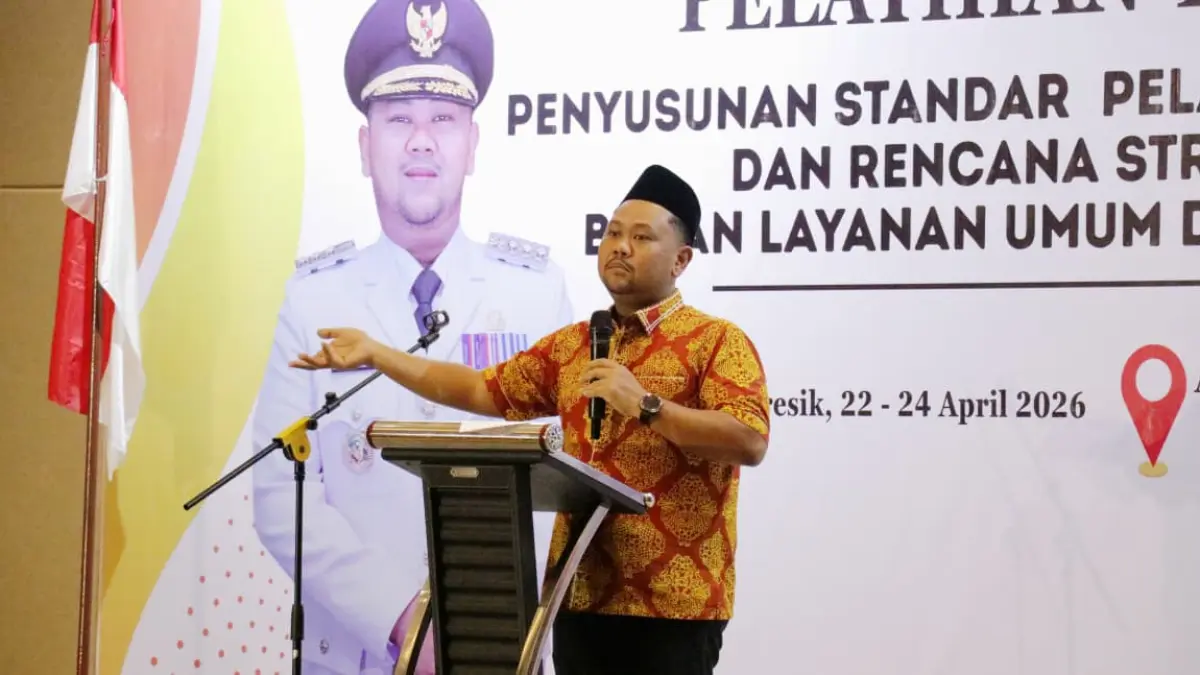 Garda Terdepan: Bupati Gresik Fandi Akhmad Yani saat memberikan pengarahan pada Pelatihan Teknis Penyusunan SPM dan Renstra BLUD di Hotel Aston Gresik. (Ist/Radar Gresik) 