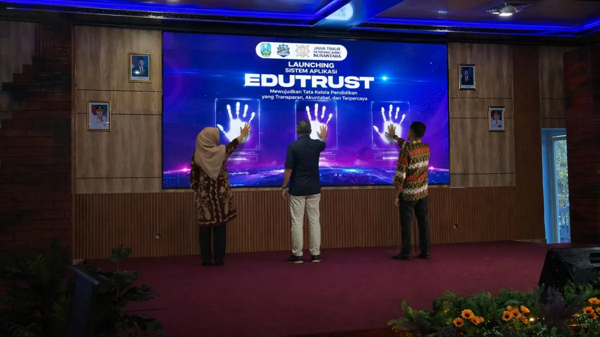 Inovasi Digital: Platform EDUTRUST yang menjadi pusat integrasi data dan layanan pendidikan di bawah naungan Cabang Dinas Pendidikan Wilayah Kabupaten Gresik. (Dok/Radar Gresik) 