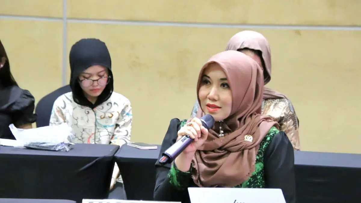 DPD RI Lia Istifhama Sampaikan Pentingnya Politisi Negarawan dalam FGD Badan Pengkajian MPR. (IST/ RADAR GRESIK)