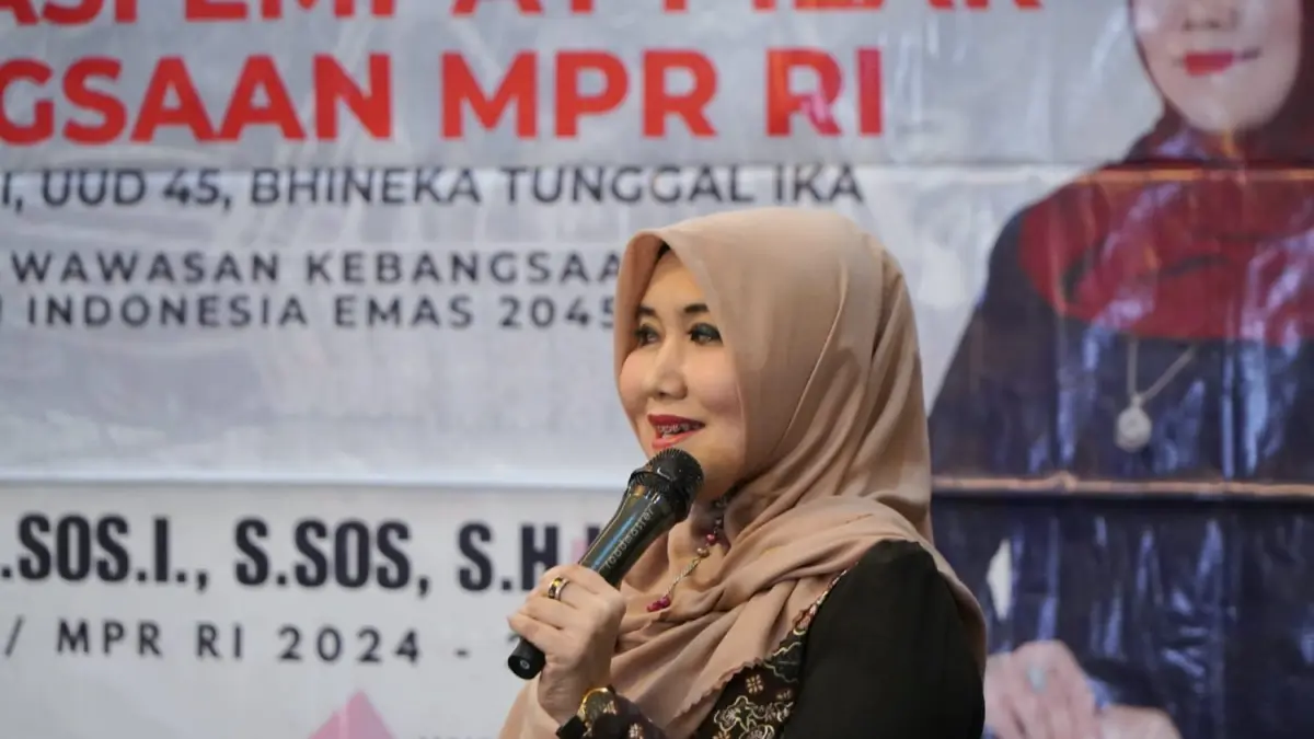 KISAH INSPIRATIF : Menanamkan Nilai Kebangsaan, Senator Lia Istifhama Sosialisasikan Empat Pilar MPR RI di Surabaya. (IST/ RADAR GRESIK)