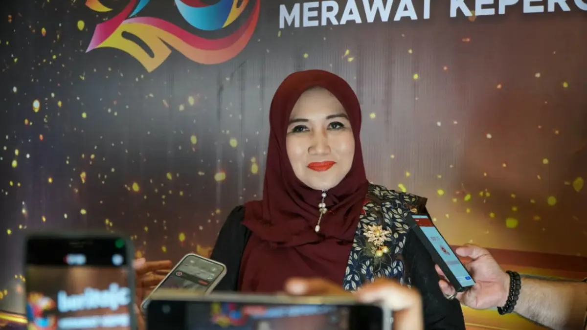 PEREMPUAN INSPIRATIF : Senator Lia Istifhama dinobatkan sebagai Tokoh Perempuan Jatim 2026. Penghargaan ini menjadi komitmennya untuk terus memberi keteladanan bagi generasi muda. (IST/ RADAR GRESIK)