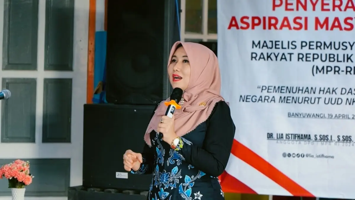 TELADAN : Ning Lia Istifhama mengajak generasi muda untuk melek politik dan menjaga objektivitas informasi. Integritas adalah pilar utama menjaga kepercayaan publik di tengah maraknya disinformasi. (IST/ RADAR GRESIK)