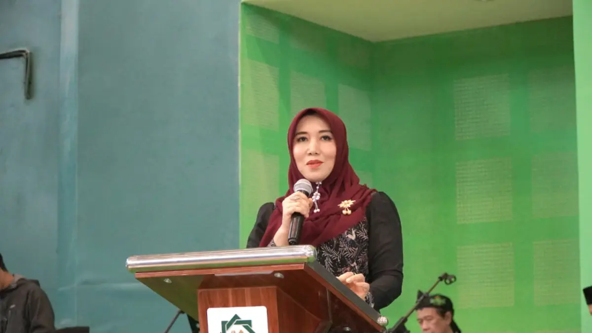 SINERGI LINTAS GENERASI : Momentum Reuni Akbar & Halal Bihalal Mafash UINSA Surabaya menjadi pengingat pentingnya menjaga napas silaturahmi. Ning Lia Istifhama mengajak seluruh alumni Fakultas Syariah. (IST/ RADAR SURABAYA)