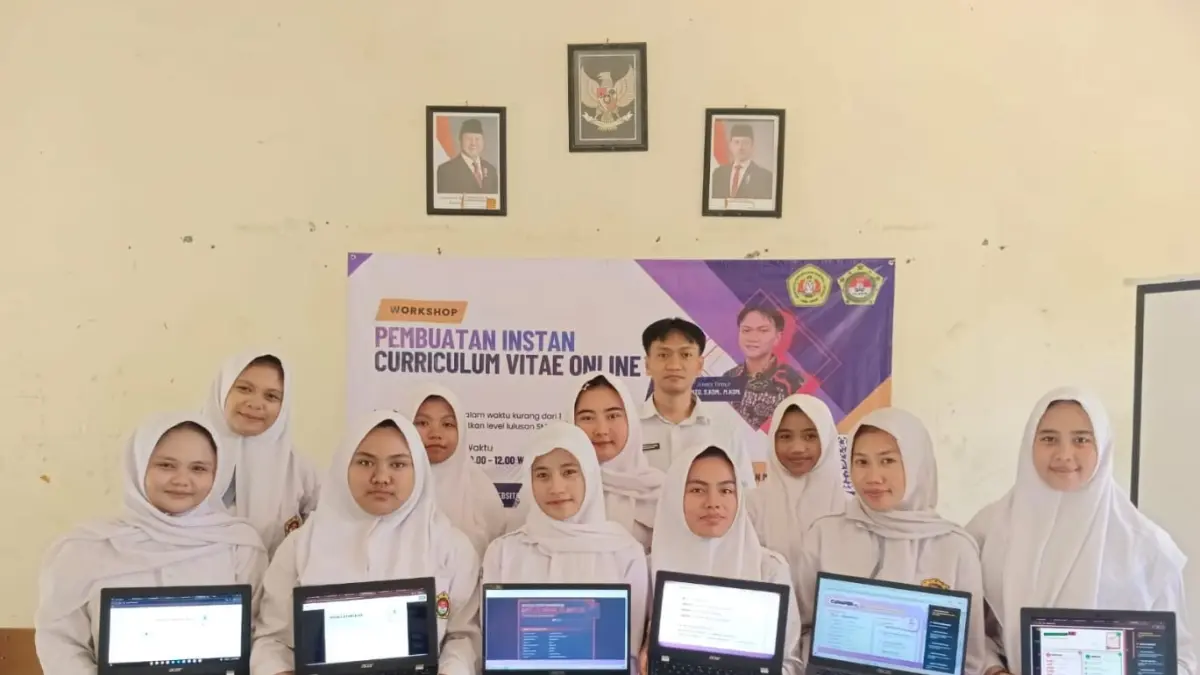Insert : Dari desain anime hingga desain estetik, kreativitas siswa SMK Al-Amin siap menjadi bagian dari generasi yang melek teknologi. (Dok/Radar Gresik) 