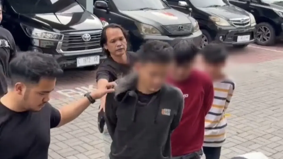 Penipuan Susu dan Minyak Goreng: Tiga Pelaku Ditangkap Polres Gresik di Malang