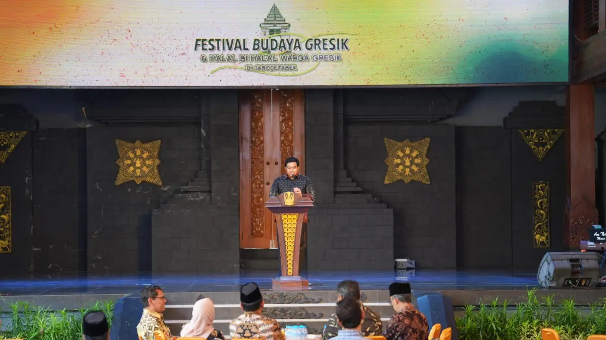 Serap Aspirasi : Ketua DPRD Gresik, M. Syahrul Munir saat memberikan sambutan dalam gelaran Festival Budaya Gresik dan Halal Bihalal Diaspora Gresik Jabodetabek di TMII. (Ist/Radar Gresik) 