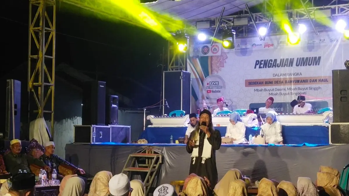 Haul tokoh di Desa Banyuwangi, Kecamatan Manyar, Gresik, menjadi sarana memperkuat kerukunan dan nilai spiritual masyarakat.
