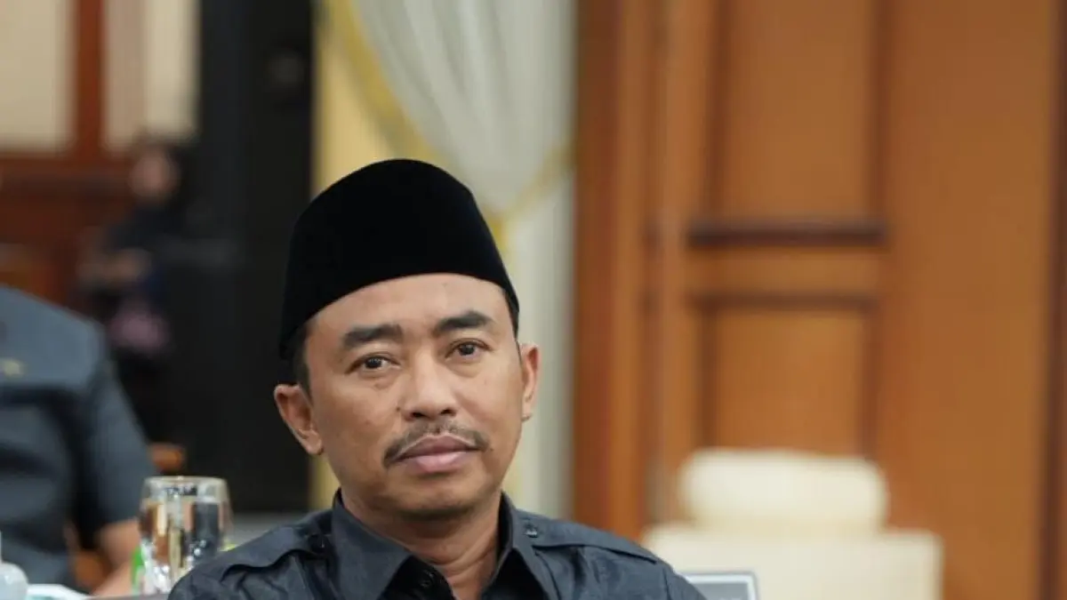 KOMITMEN: Ketua Bapemperda DPRD Gresik, Khoirul Huda, saat memberikan penjelasan terkait kelanjutan pembahasan RTRW Kabupaten Gresik. (Fajar/Radar Gresik) 