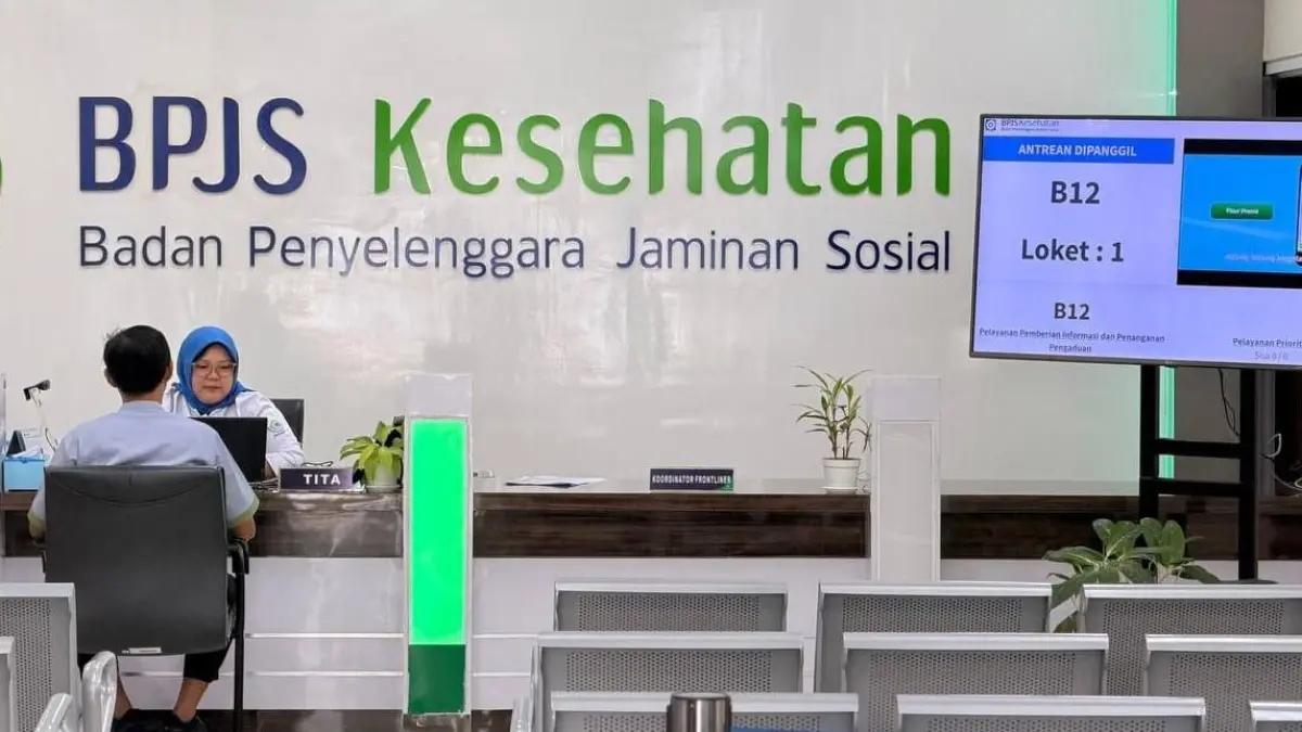 Inivasi : Suasana pelayanan peserta BPJS Kesehatan Gresik. (Fajar/Radar Gresik) 