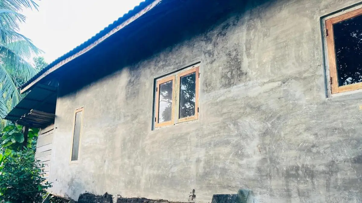 DIBOBOL MALING: Rumah warga Dusun Serambah, Desa Kebontelukdalam, Kecamatan Sangkapura, Pulau Bawean, Gresik, yang menjadi sasaran aksi pencurian. (Ist/Radar Gresik) 