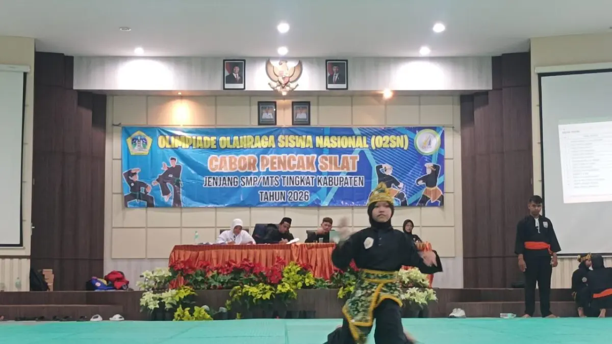 Unjuk : Pesilat cilik unjuk kemampuan di ajang O2SN di tingkat Kabupaten Gresik. (Fajar/Radar Gresik) 