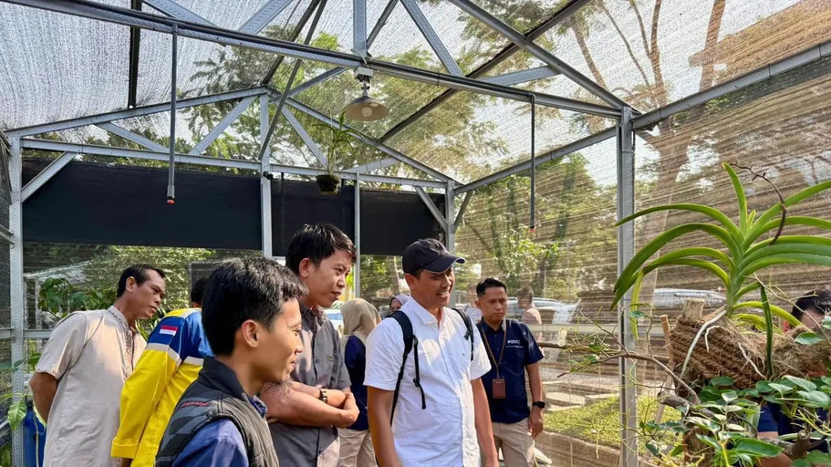 Semangat : Para gardener PT Terminal Teluk Lamong kini dilatih untuk menghitung cadangan karbon. (Ist/Radar Gresik) 