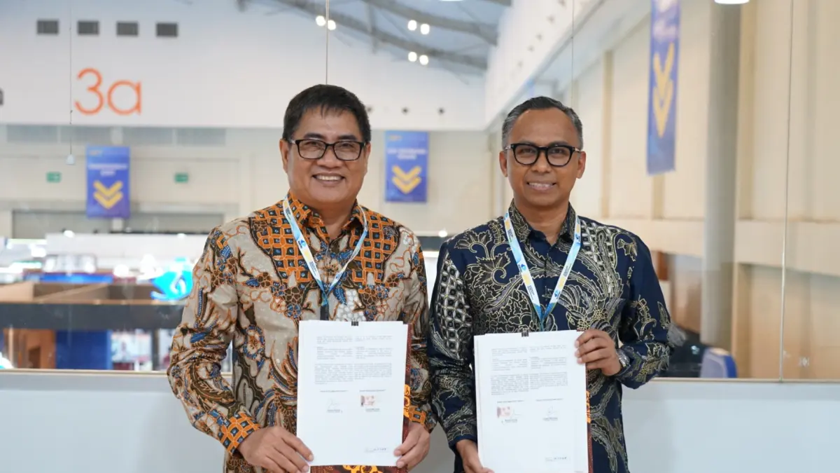 Antisipasi : Direktur Utama PT Petrokimia Gresik, Daconi Khotob (kiri) mengamankan pasokan gas jangka panjang untuk industri pupuk.