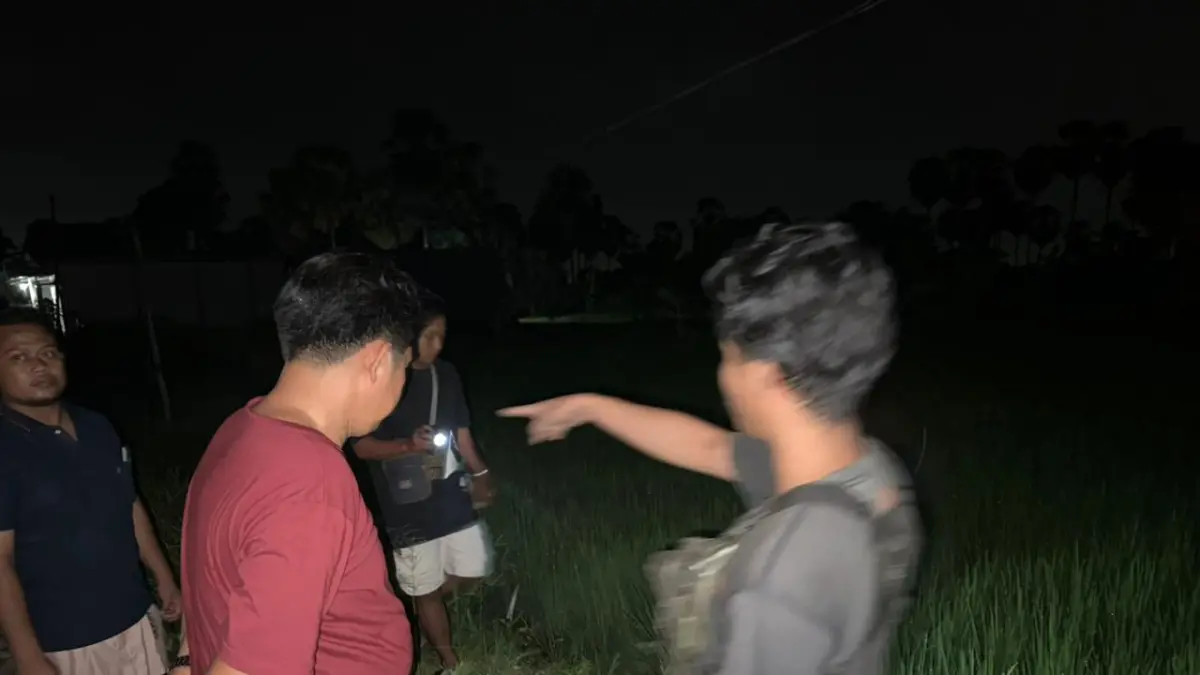 Pembegalan: Kondisi lokasi tempat kejadian perkara (TKP) pembegalan driver ojol yang dilakukan oleh penumpangnya sendiri di kawasan sepi Dusun Hendrosalam, Kecamatan Menganti, Gresik. (Ist/Radar Gresik) 