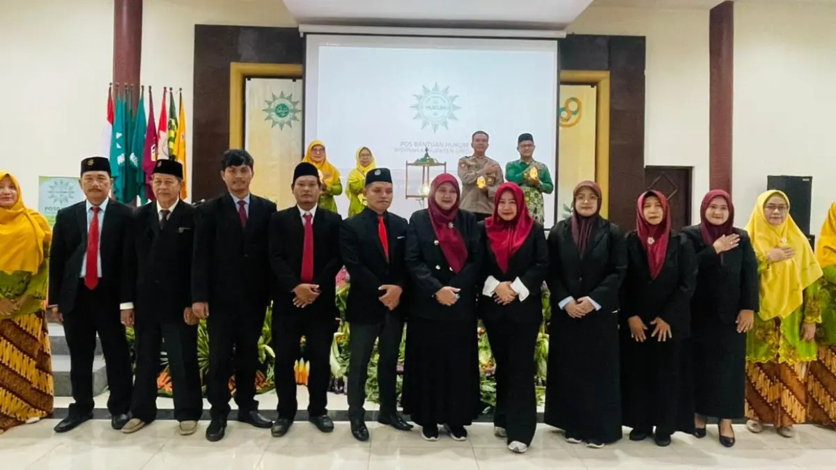 RESMI DIKUKUHKAN : Bertepatan dengan Milad ke-109, PDA Gresik secara resmi meluncurkan sekaligus mengukuhkan pengurus Pos Bantuan Hukum (Posbakum) 