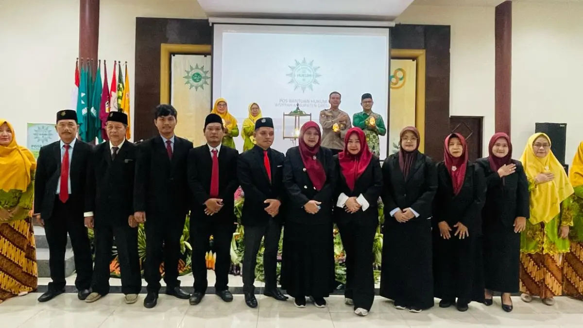 RESMI DIKUKUHKAN : Bertepatan dengan Milad ke-109, PDA Gresik secara resmi meluncurkan sekaligus mengukuhkan pengurus Pos Bantuan Hukum (Posbakum) 