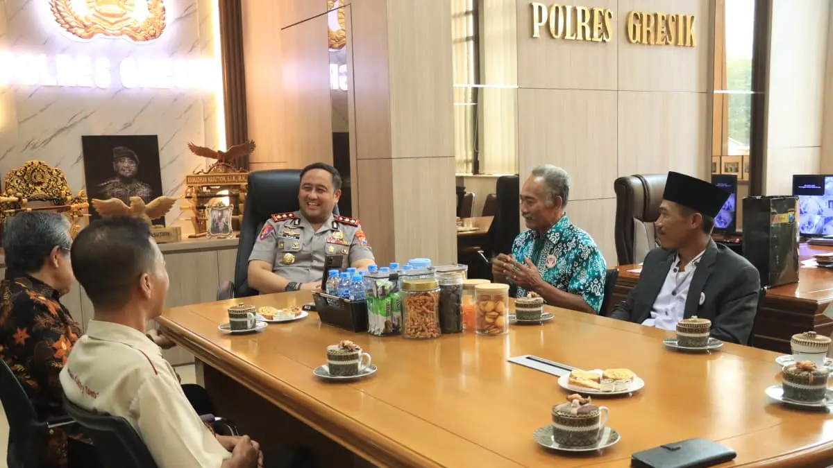 Sinergi : Kapolres Gresik AKBP Ramadhan Nasution saat bertemu Formagam untuk perkuat Sinergi jaga toleransi dan Kamtibmas di Kabupaten Gresik. (Ist/Radar Gresik) 