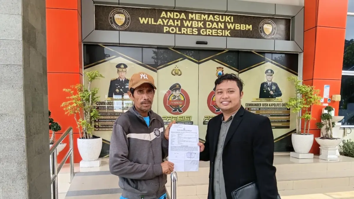 Samsul, pria asal Kabupaten Tuban melaporkan dugaan tindak pidana pengeroyokan yang dialaminya ke Polres Gresik.