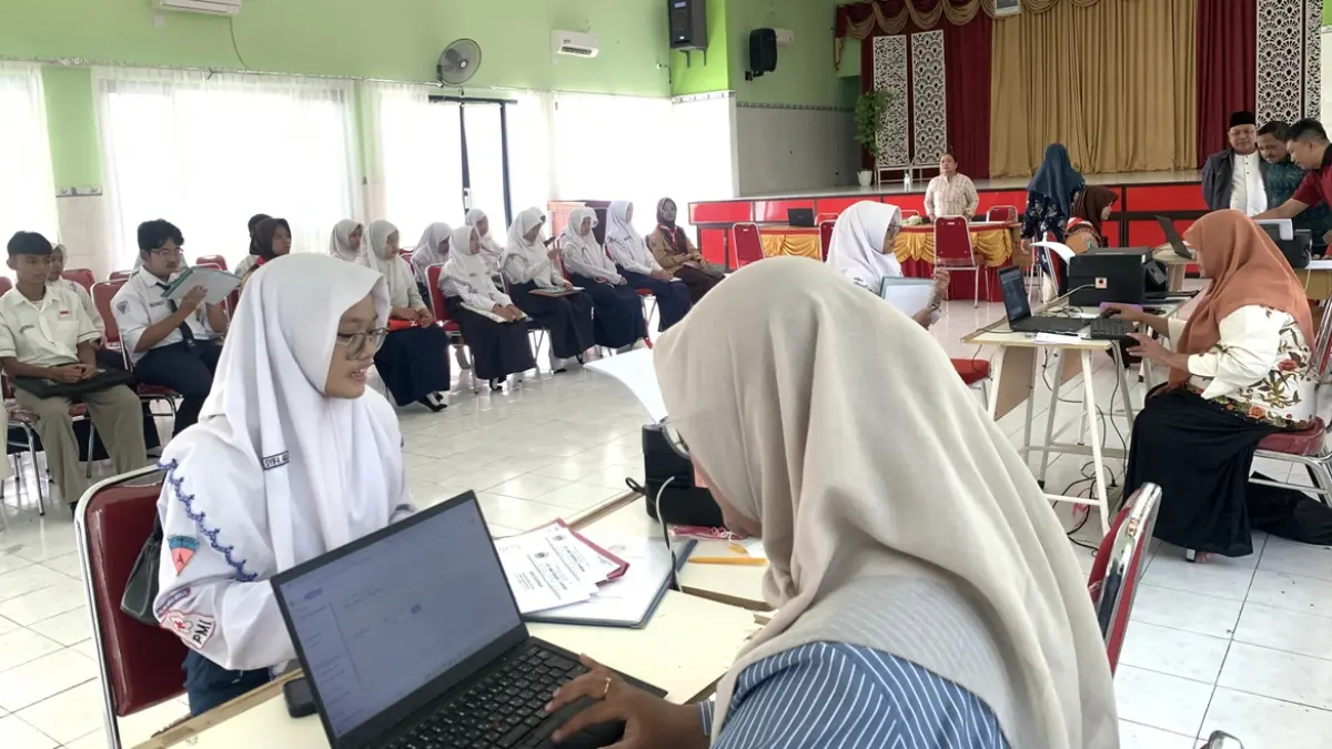 Maksimal : Sekolah tingkat SMA maupun SMK di Gresik tetap melayani siswa saat hari libur. (Istimewa/Radar Gresik) 