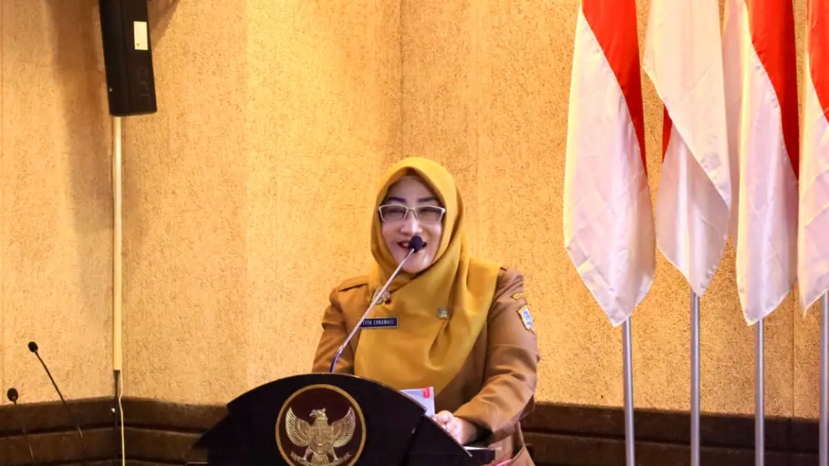 Beri Pemaparan : Kepala Dinas Keluarga Berencana, Pemberdayaan Perempuan dan Perlindungan Anak (KBPPPA) Kabupaten Gresik, Titik Ernawati. (Ist/Radar Gresik) 