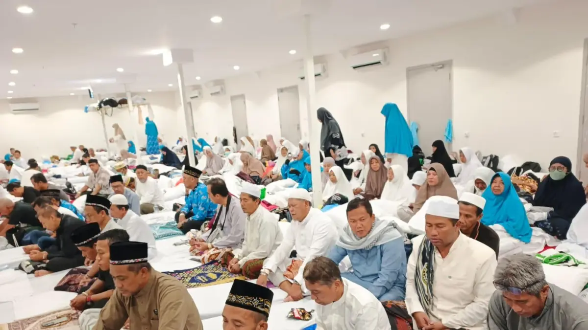 Ibadah : Para jamaah haji asal gresik saat berada di Arab Saudi. (Ist/Radar Gresik) 