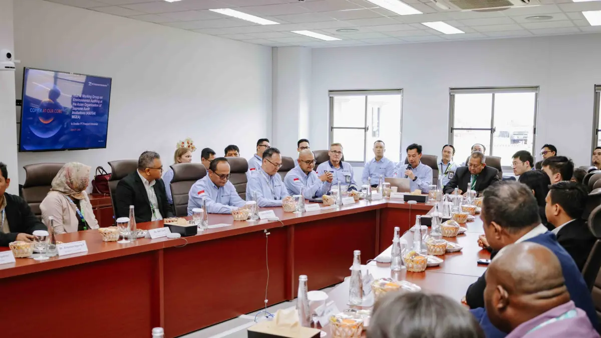 Wakil Presiden Direktur PT Freeport Indonesia (PTFI), Jenpino Ngabdi, menerima kunjungan Asian Organization of Supreme Audit Institutions (ASOSAI) bersama Badan Pemeriksa Keuangan (BPK) Republik Indonesia di Smelter PTFI, Kawasan Ekonomi Khusus (KEK), Gresik.