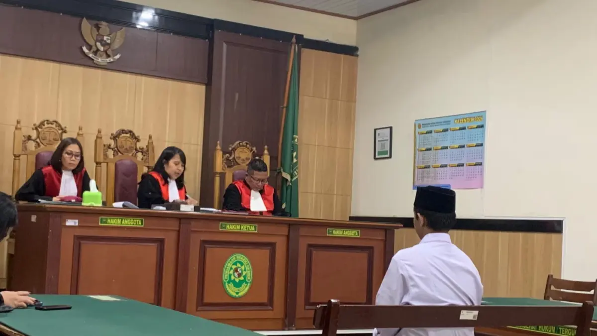 DIVONIS : Terdakwa Pasha Ramadhan saat menjalani sidang vonis kasus pengeroyokan di PN Gresik