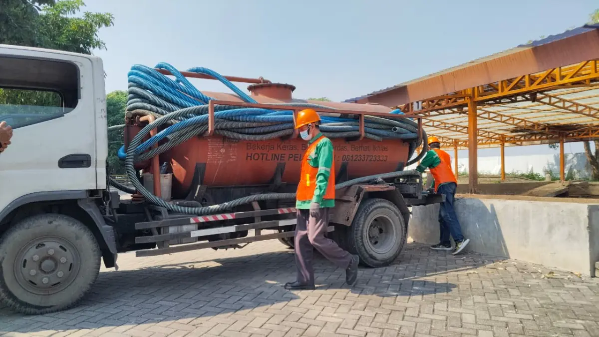 RAMAH LINGKUNGAN : Pemkab Gresik menyediakan layanan Sedot Tinja Resmi melalui UPT PLCD yang berlokasi di Manyar. (RIRI/ RADAR GRESIK)