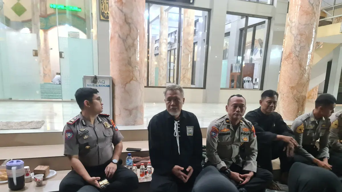 Kasat Binmas Polres Gresik Iptu Muhammad Nur Setyabudi didampingi Iptu Hajar Widagdo KBO Sat Binmas Polres Gresik bersilaturahmi ke Perguruan Persaudaraan Setia Hati Terate (PSHT) Ranting Kebomas, Gresik.