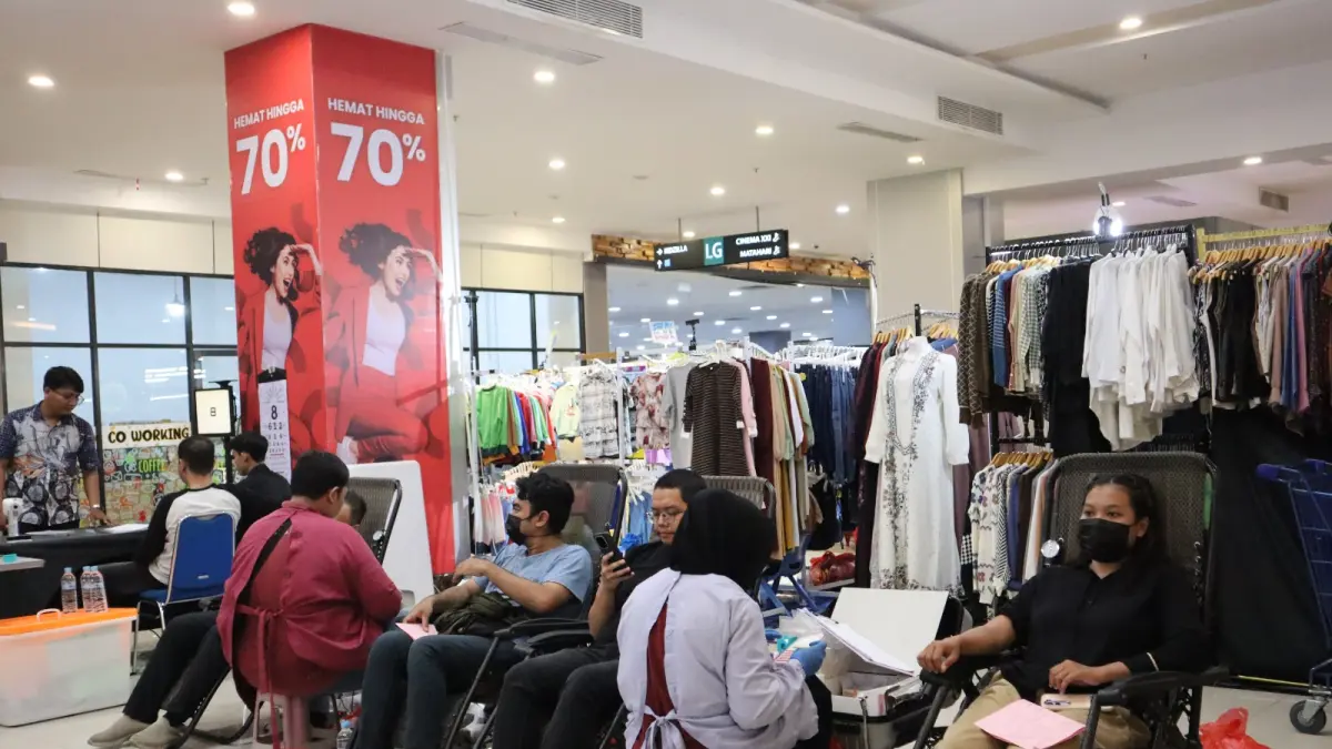 AKSI KEMANUSIAAN : Gressmall bersama PMI Gresik sukses menggelar aksi CSR Donor Darah dengan total 60 peserta pada Sabtu (13/06). (IST/ RADAR GRESIK)