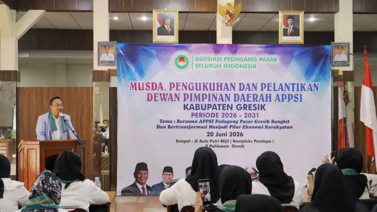 Dikukuhkan : Wakil Bupati Gresik, Asluchul Alif, memberikan pengarahan saat menghadiri Pelantikan Pengurus DPD Asosiasi Pedagang Pasar Seluruh Indonesia (APPSI) Kabupaten Gresik periode 2026-2031. (Foto : Ist/Radar Gresik) 