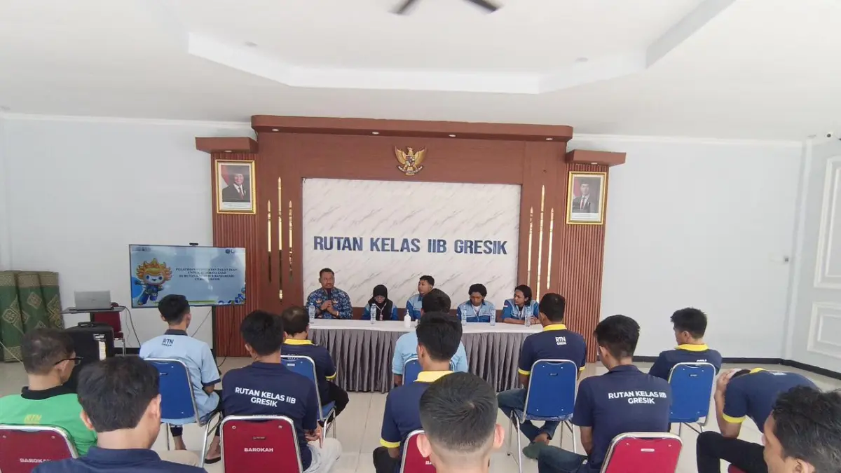 Rutan Kelas IIB Gresik gandeng Mahasiswa UMG untuk berikan penyuluhan budidaya lele kepada warga binaan. (Foto : Yudhi/Radar Gresik) 